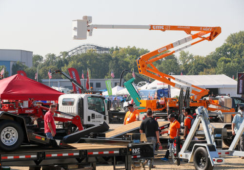 Electric bucket truck